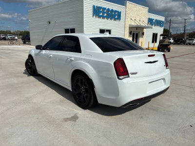 2022 Chrysler 300 Touring