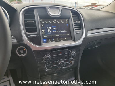 2022 Chrysler 300 Touring L