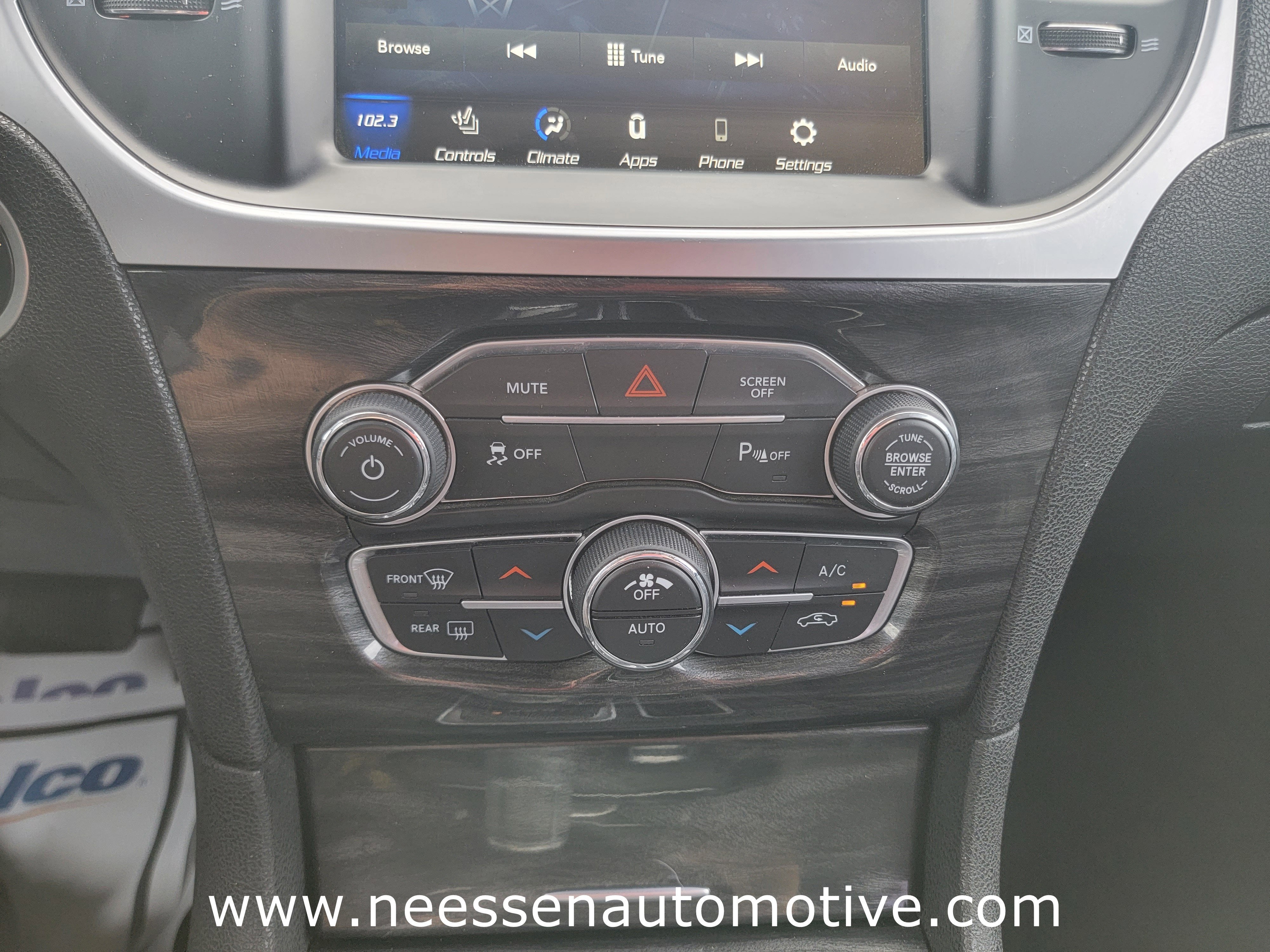 2022 Chrysler 300 Touring L