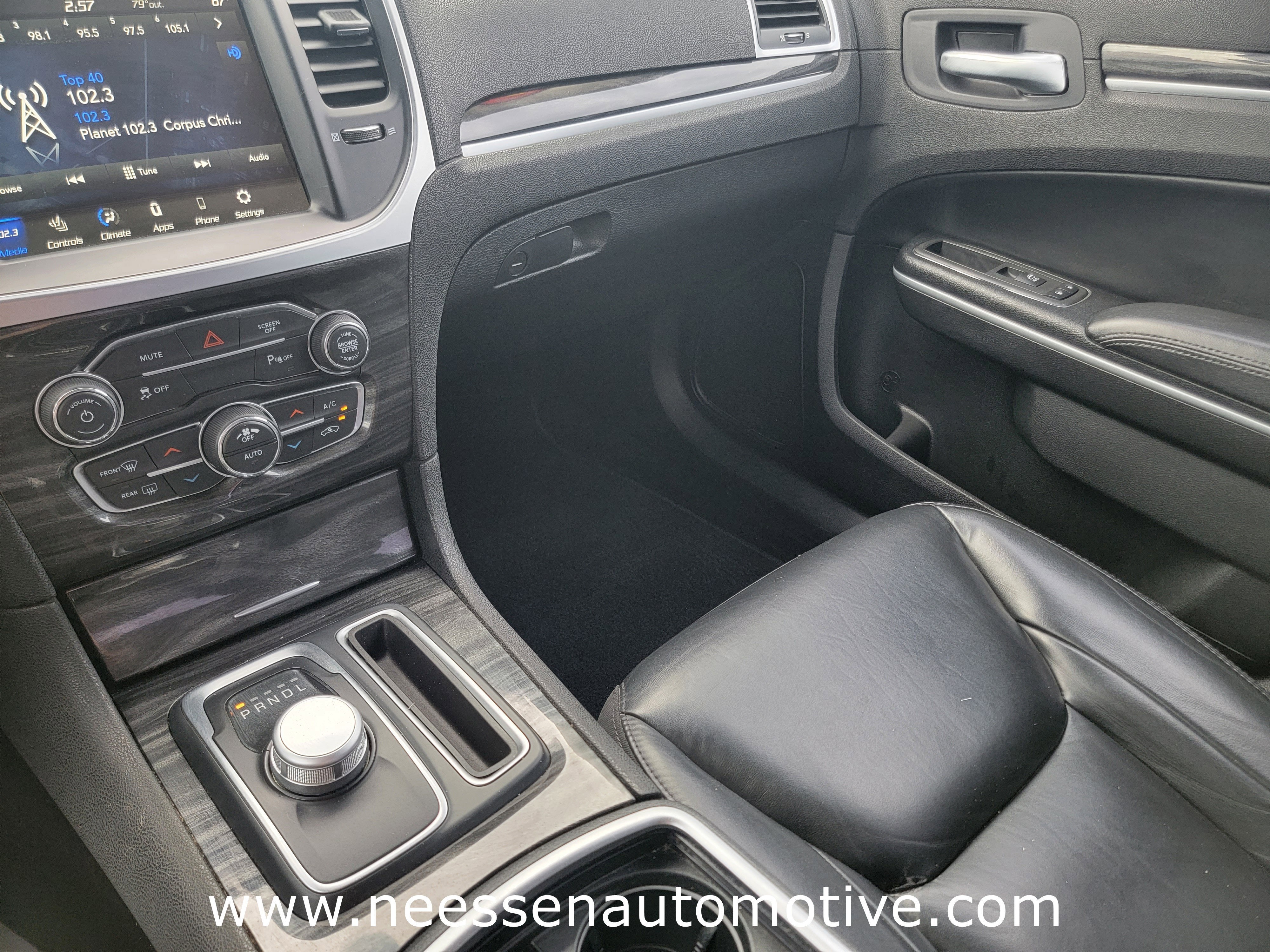 2022 Chrysler 300 Touring L