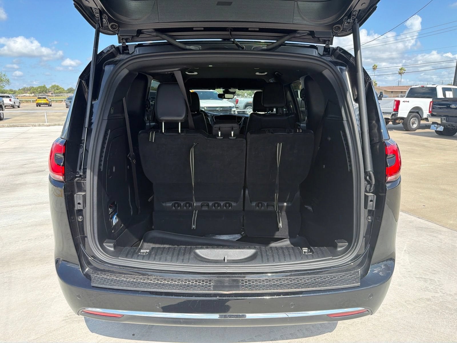 2025 Chrysler Pacifica Hybrid Select