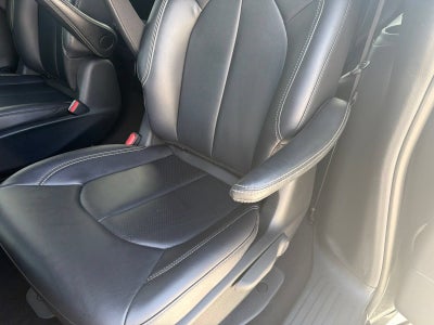 2025 Chrysler Pacifica Hybrid Select