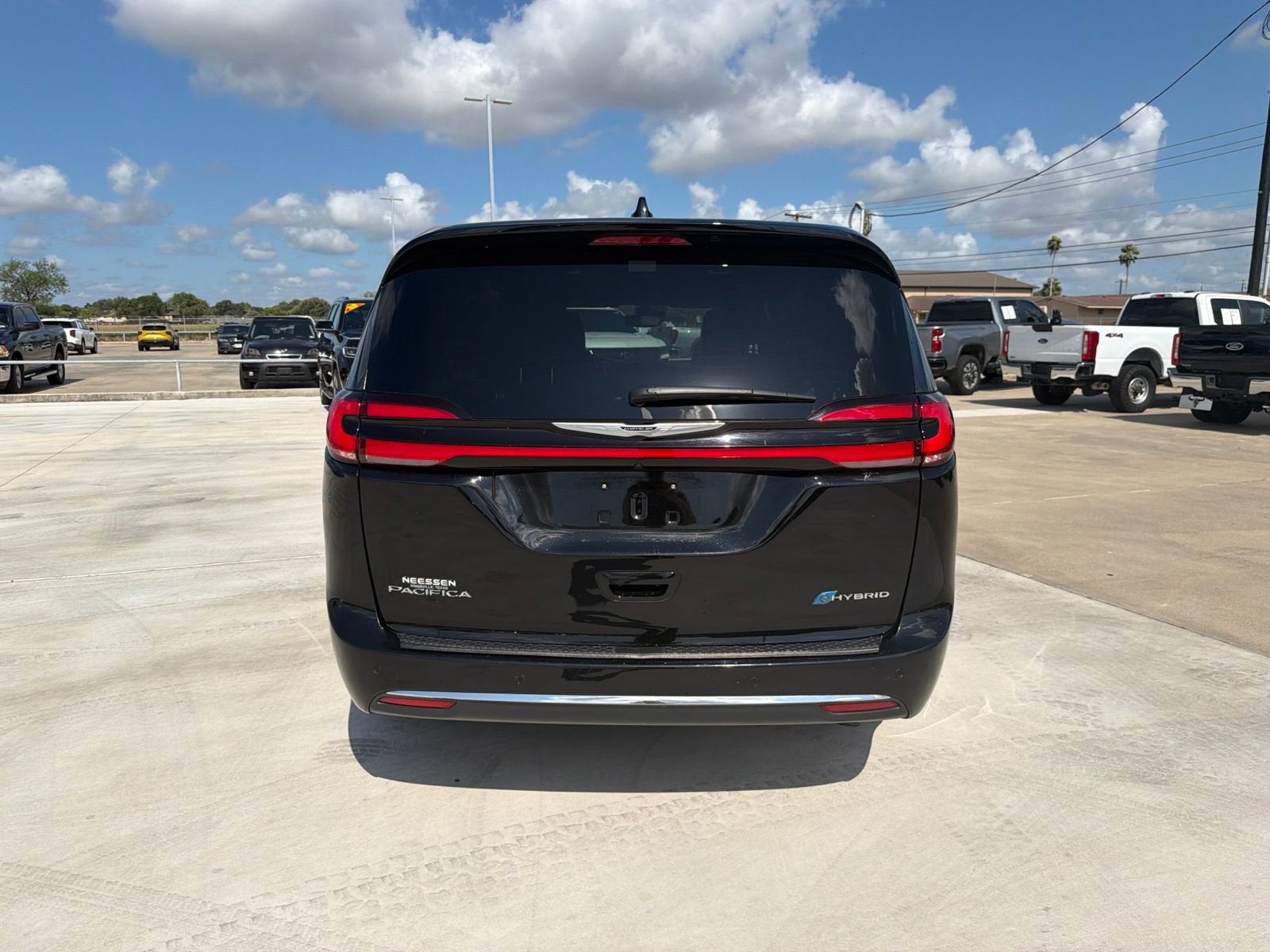 2025 Chrysler Pacifica Hybrid Select