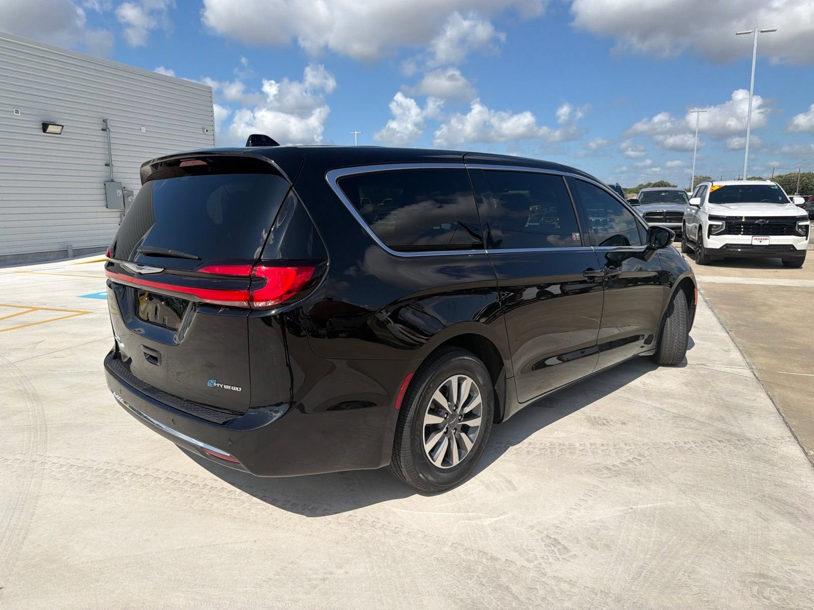 2025 Chrysler Pacifica Hybrid Select