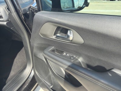 2025 Chrysler Pacifica Hybrid Select