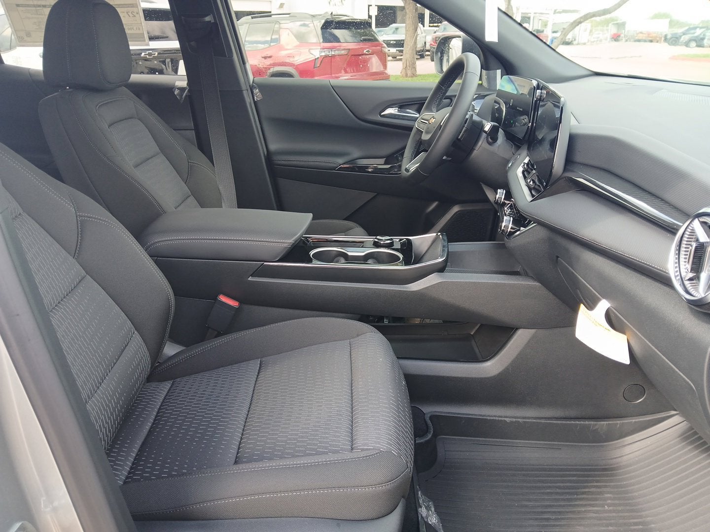2027 Chevrolet Equinox LT - Photo 10