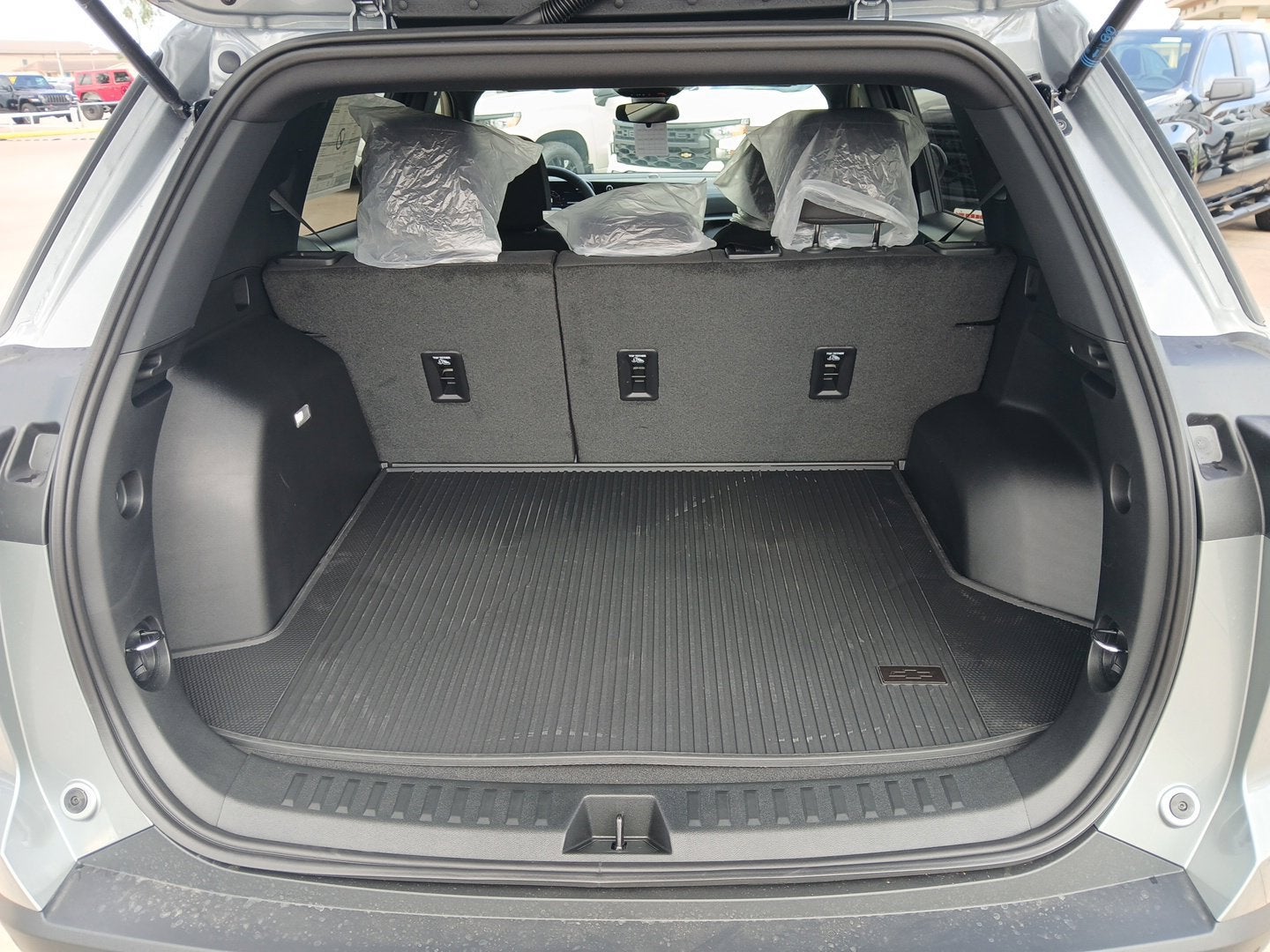 2027 Chevrolet Equinox LT - Photo 13