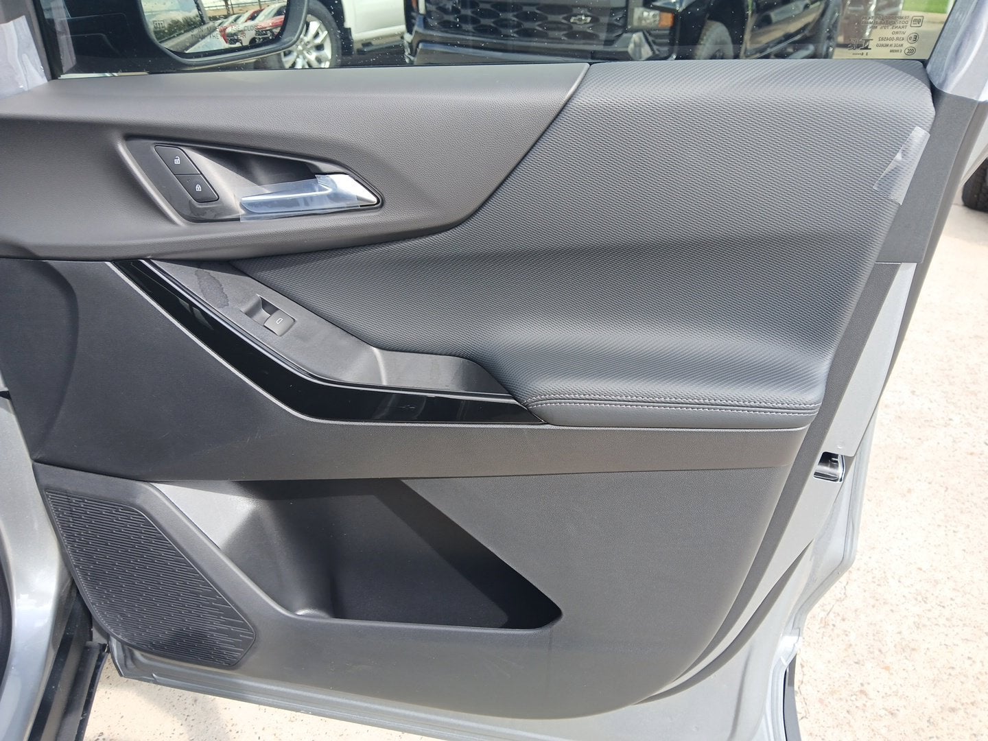 2027 Chevrolet Equinox LT - Photo 8
