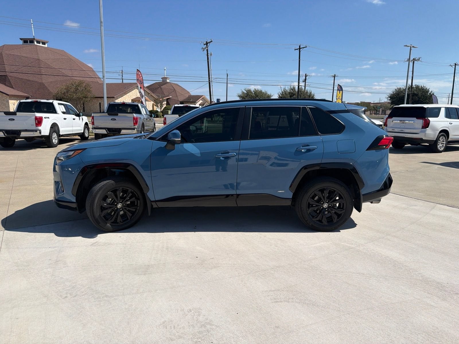 2023 Toyota RAV4 Hybrid SE