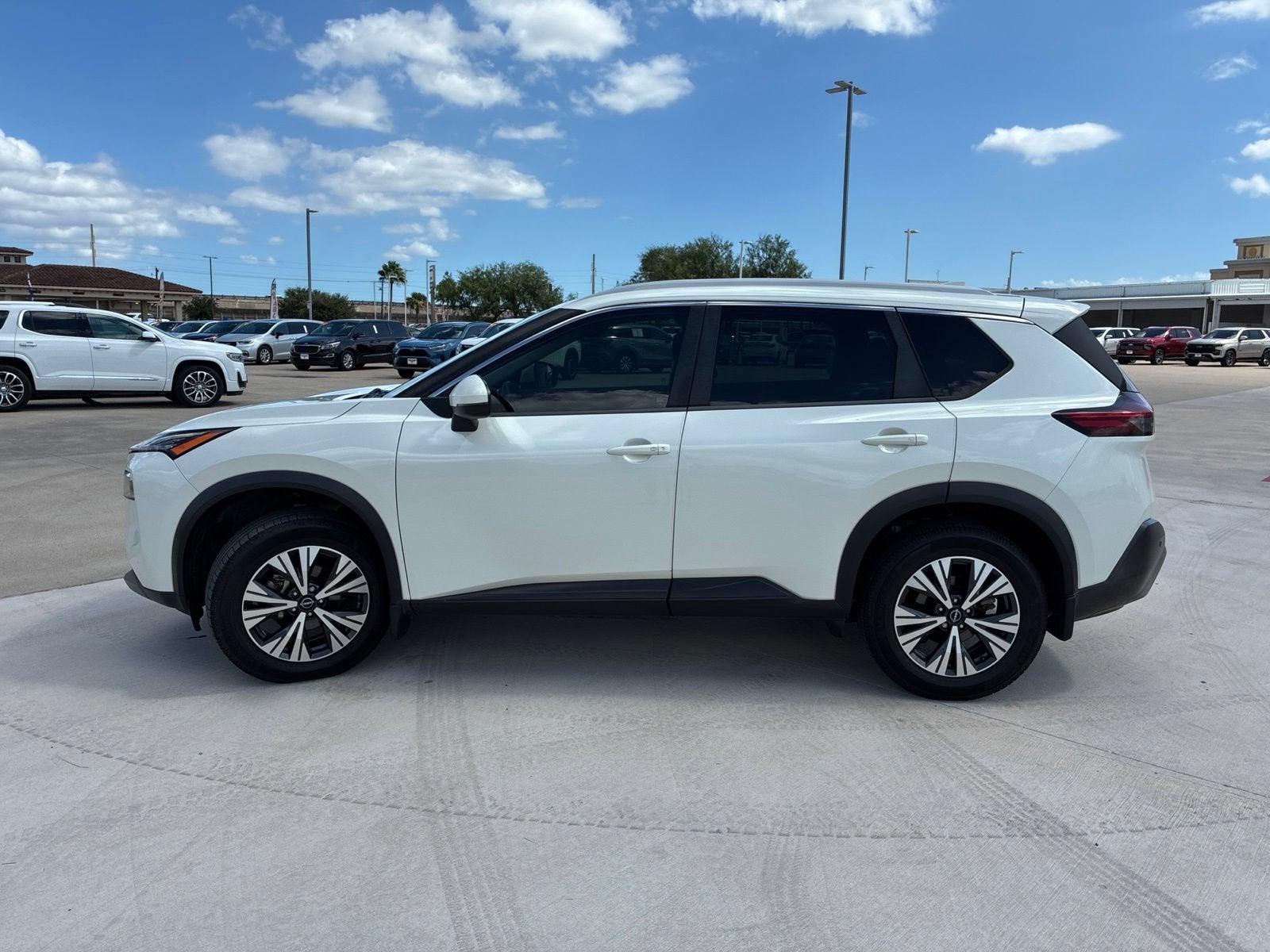 2022 Nissan Rogue SV