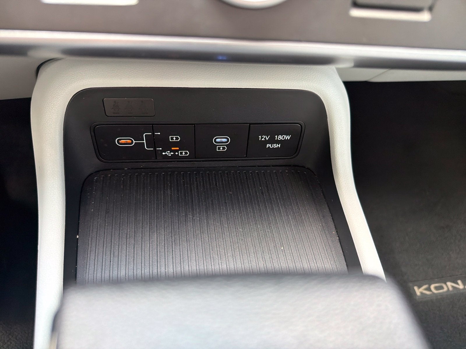 2025 Hyundai Kona SE
